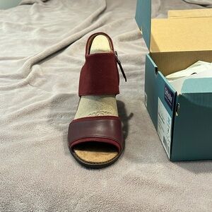 Brand new! Only tried on, still has tags! Toms Majorca Block in Oxblood